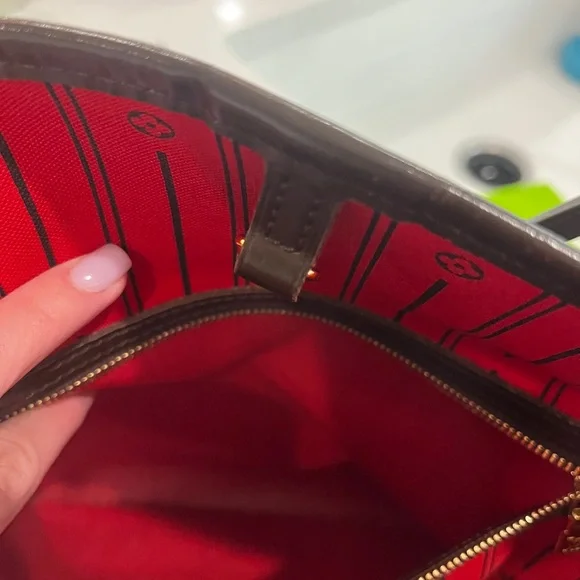 Louis Vuitton Neverfull MM - Picture 11 of 13